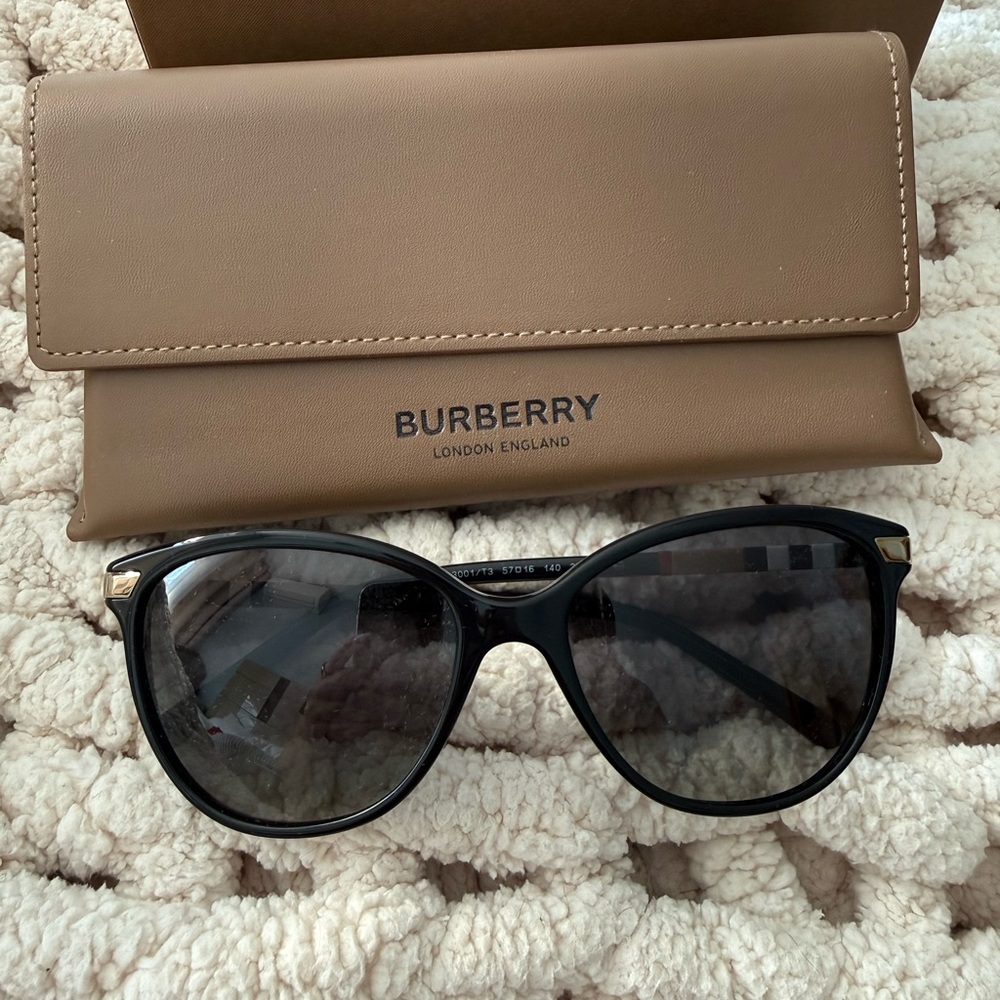 Burberry Black Sunglasses OBE4216